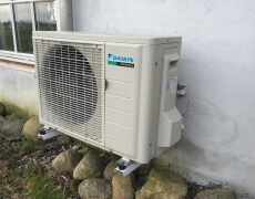 Udedelen af varmepumpe