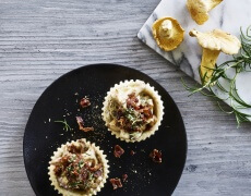 Tarteller med kantareller a la creme