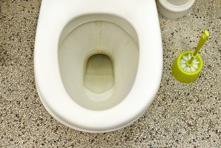 Striber af rust i toilettet