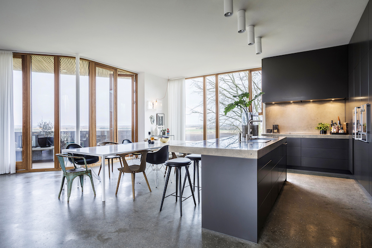 Sorte køkkenelementer