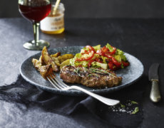 Honning- og timianmarinerede nakkekoteletter