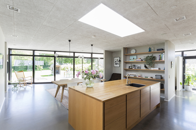 Køkken og store vinduespartier