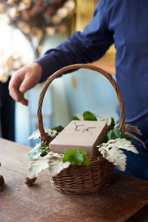 Stik blade rundt i kanten af kurven