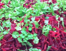 Rødbede og gulerods råkost