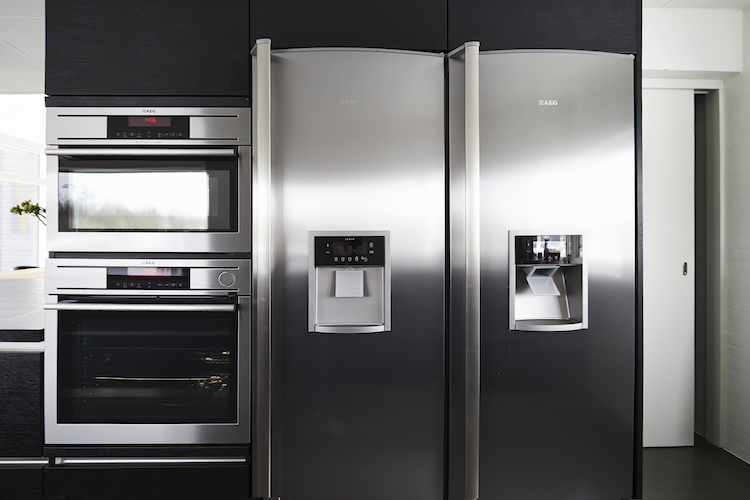 Hårde hvidevarene er samlet på en væg