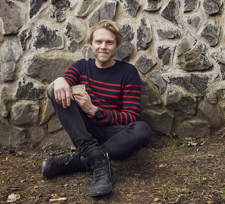 Felix slapper af i haven