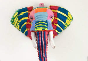 Miljøvenlig vægkunst Elefant lavet af flip floppere fundet i flod- og strandkanter
