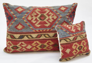 Miljøvenlige farverige puder af plastik, som kan bruges både indendørs og udendørs