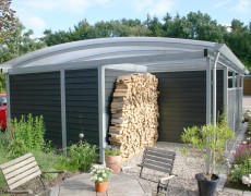 Carport med ekstra opbevaring