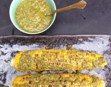 Lækre majskolber grillet med pesto